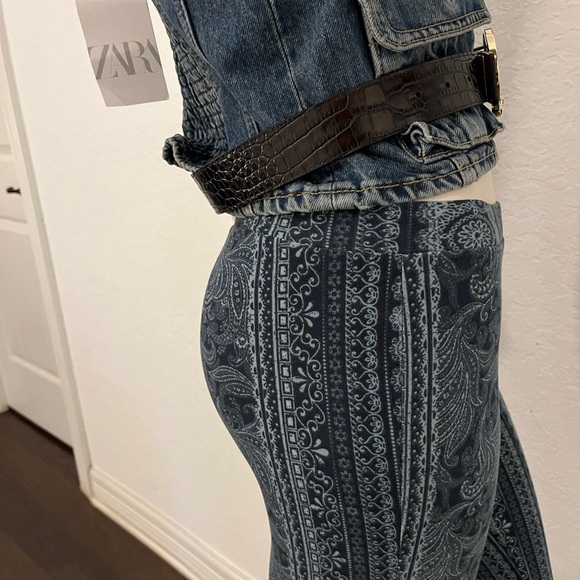 Elastic band flared leggings pants with blue pattern, elastane soft fabric. - Picture 12 of 14